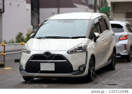 コンパクトミニバン 132512046