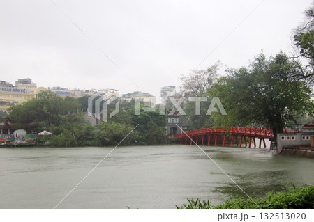 ベトナムハノイのホアンキエム湖の玉山祠 132513020