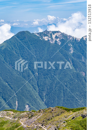 北岳の肩から見る鳳凰三山の地蔵ヶ岳　南アルプスの北岳登山 132513918