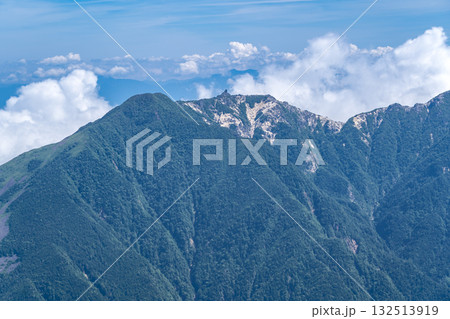 北岳の肩から見る鳳凰三山の地蔵ヶ岳　南アルプスの北岳登山 132513919