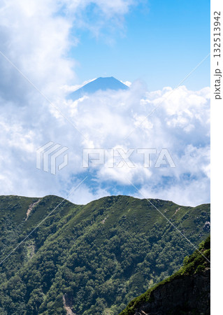 北岳の肩から見る雲海の富士山　南アルプスの北岳登山 132513942
