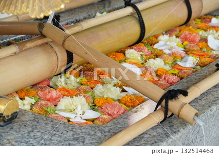神社の花手水(富岡八幡宮) 神社の花手水(富岡八幡宮) 132514468