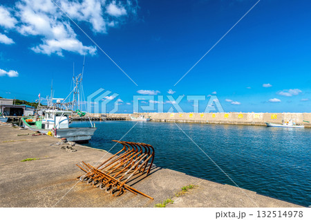 【青森県今別町：一本木港】ひなびた漁村の風景 132514978