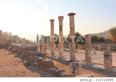 世界遺産トルコの観光名所、古代ギリシャ・古代ローマ時代のエフェソス遺跡 132515099