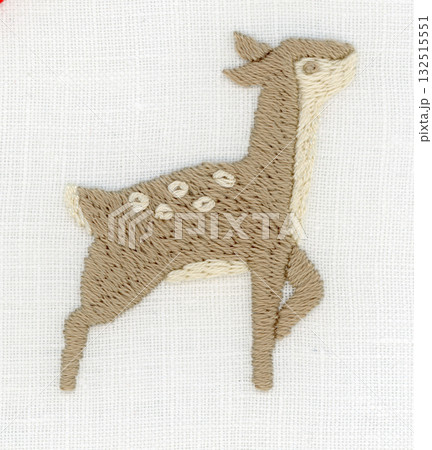斑点のある鹿の刺繍 斑点のある鹿の刺繍 132515551