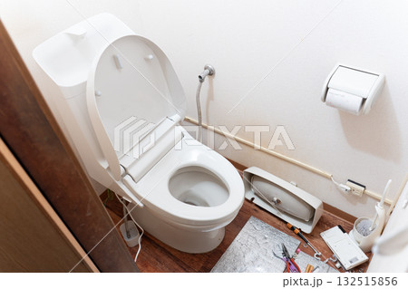 トイレ工事 便座交換　ウォシュレット 132515856