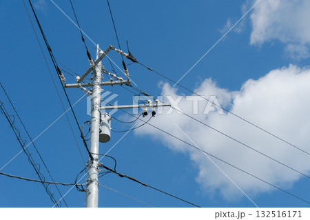 電柱と青空 132516171