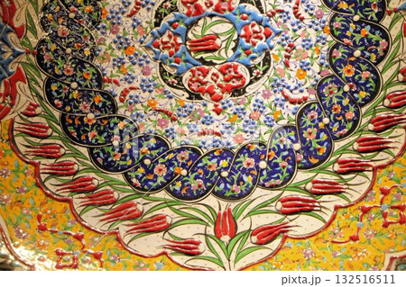 カラフルで美しい手描き絵付けの高級トルコ陶器ハンドメイド 132516511