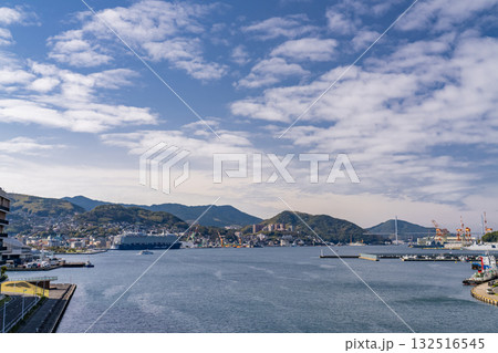 《長崎県》長崎市・海をのぞむ街並み 132516545