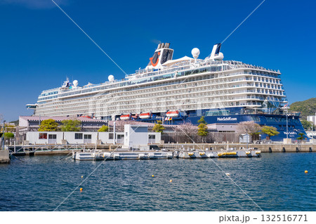 《長崎県》長崎港に停泊中の豪華客船 《長崎県》長崎港に停泊中の豪華客船 132516771