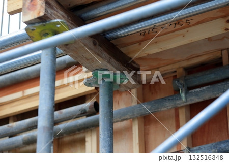 型枠建て込み（建築躯体工事） 132516848