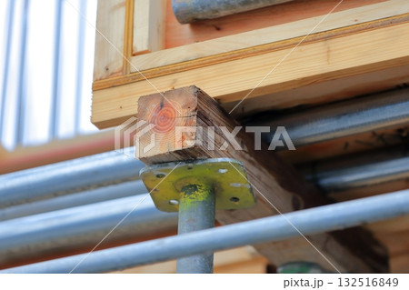 型枠建て込み（建築躯体工事） 132516849