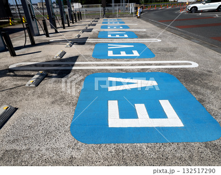高速道路の充電スタンド 関越道下り上里SA 埼玉県 高速道路の充電スタンド 関越道下り上里SA 埼玉県 132517290