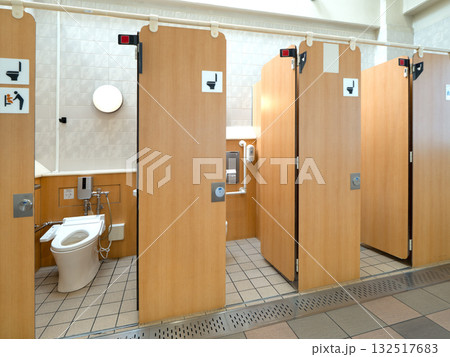 高速道路の公衆トイレ 横川SA 群馬県 高速道路の公衆トイレ 横川SA 群馬県 132517683