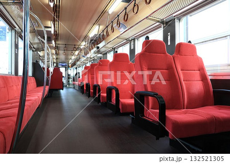 【一畑電車】8000系の車内（北松江線） 132521305