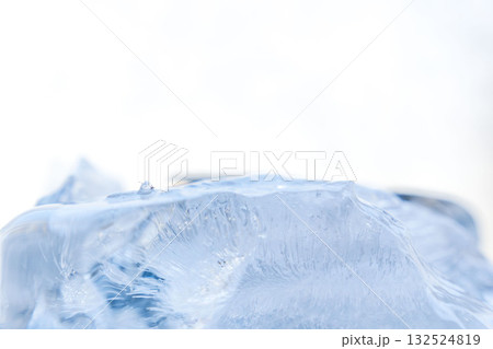 氷の模様のアップを白背景で撮影14 氷の模様のアップを白背景で撮影14 132524819