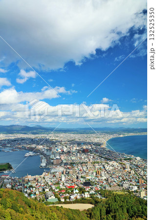 北海道　秋の青空　函館からの風景 132525350