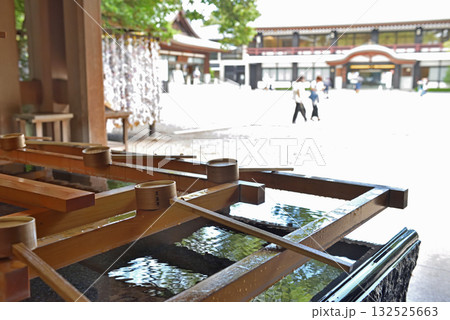 寒川神社の手水場 132525663