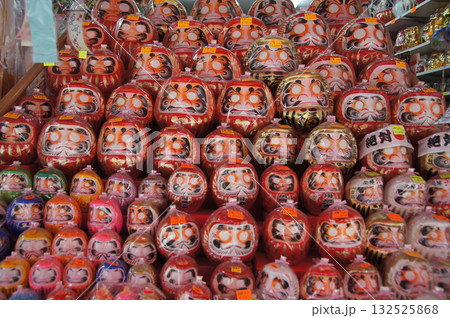 川崎大師 縁起物の達磨 川崎大師 縁起物の達磨 132525868