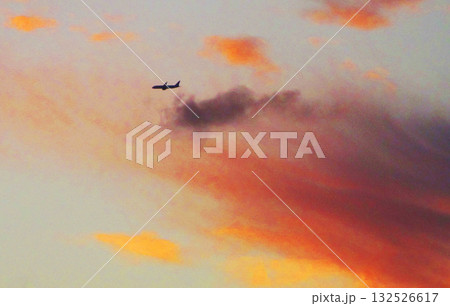 夕焼け空の美しい風景（埼玉県川口市にて） 132526617