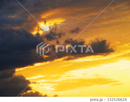 夕焼け空の美しい風景（埼玉県川口市にて） 132526628