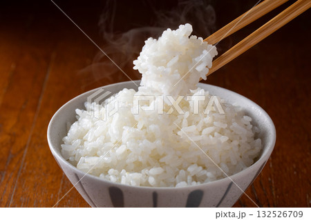 炊きたてのごはん 132526709
