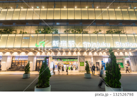 《東京都》新宿駅都市夜景・新宿新南口 132526798