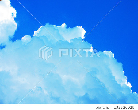 青空と白雲の美しい風景 132526929