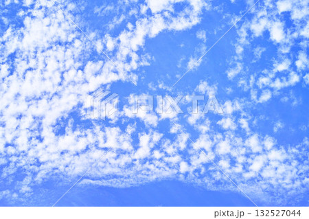 青空と雲イメージ 132527044