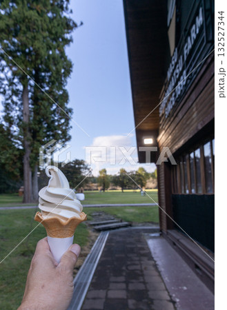 那須の牧場で食べる美味しいソフトクリーム 132527344