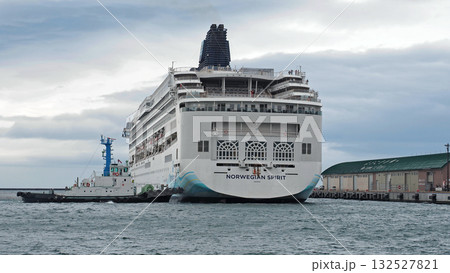 小樽に寄港したクルーズ船　ノルウェージャン・スピリット 132527821