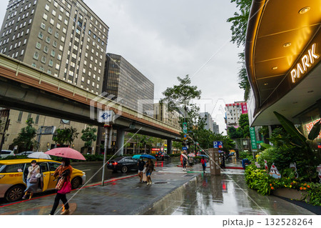 台北市 パーク台北ホテルl前風景 地下鉄大安駅前 復興南路一段 台北市 パーク台北ホテルl前風景 地下鉄大安駅前 復興南路一段 132528264