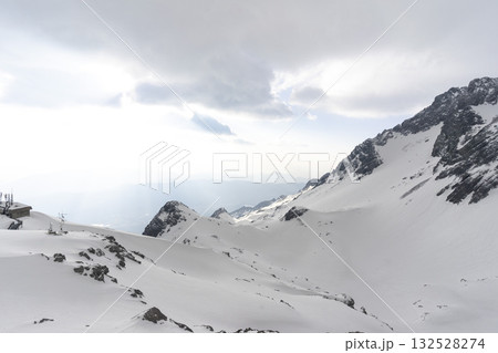 Beautiful view of Jade Dragon Snow Mountain (or Mt. Yulong) in Yulong Naxi Autonomous County, Lijiang, in Yunnan province, China. Beautiful view of Jade Dragon Snow Mountain (or Mt. Yulong) in Yulong Naxi Autonomous County, Lijiang, in Yunnan province, China. 132528274