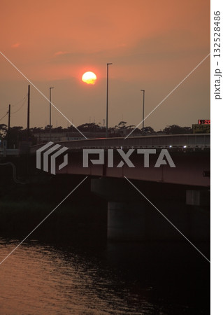 橋の上から見た夕日 橋の上から見た夕日 132528486