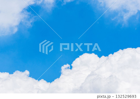 夏の空　夏山から見る青空と雲06 132529693