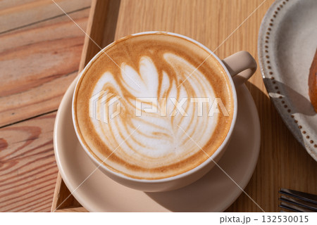 コーヒーを飲む コーヒーを飲む 132530015