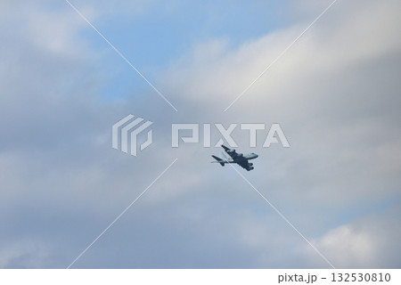 青空に飛ぶ自衛隊対戦哨戒機 青空に飛ぶ自衛隊対戦哨戒機 132530810