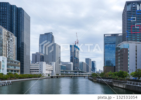 変わりゆく大阪・中之島と周辺の高層ビル群（市街地）2025年10月撮影 132531054