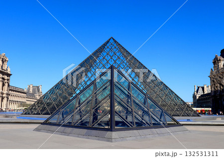 ルーブル美術館（Louvre Museum） 132531311