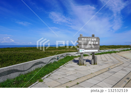 サロベツ原野駐車公園からの眺め(利尻富士が見えます サロベツ原野駐車公園からの眺め(利尻富士が見えます 132532519