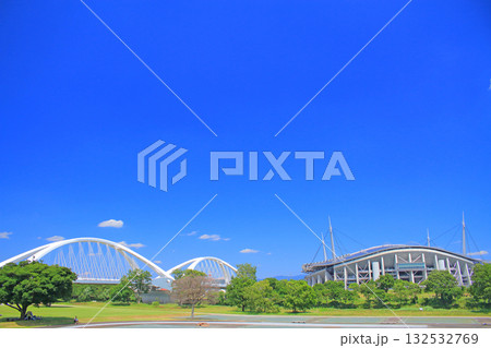 愛知県豊田市、豊田大橋と豊田スタジアムの風景 132532769