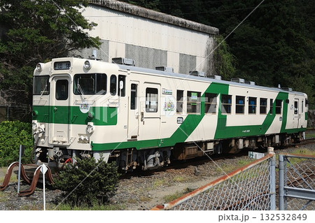 【錦川鉄道】キハ40形1000番台(錦川清流線:錦町駅) 【錦川鉄道】キハ40形1000番台(錦川清流線:錦町駅) 132532849