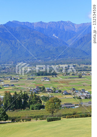 秋の安曇野と北アルプス 132534509