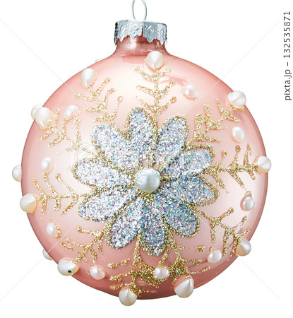 パールとグリッターの花模様ピンククリスマスボールオーナメント（白背景） 132535871