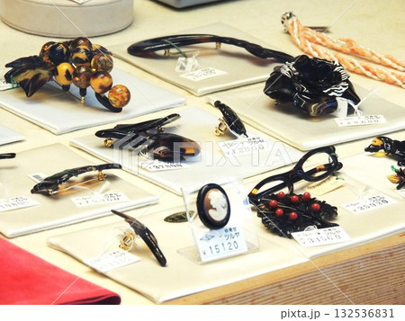 【東京・浅草寺】仲見世商店街の女性用のかんざし 【東京・浅草寺】仲見世商店街の女性用のかんざし 132536831