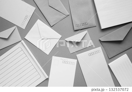 便箋封筒とハガキ　季節の便り　挨拶状 132537072