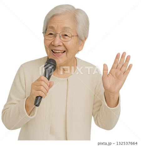 カラオケをするおばあさん 132537664