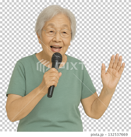 カラオケをするおばあさん 132537669