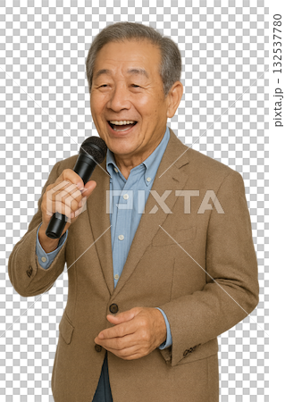 カラオケをする高齢男性 132537780