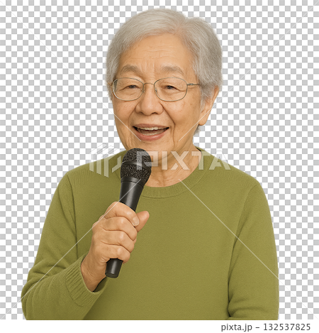 カラオケを楽しむおばあちゃん 132537825